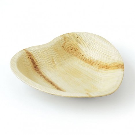 Тарелка из пальмовых листьев в форме сердца