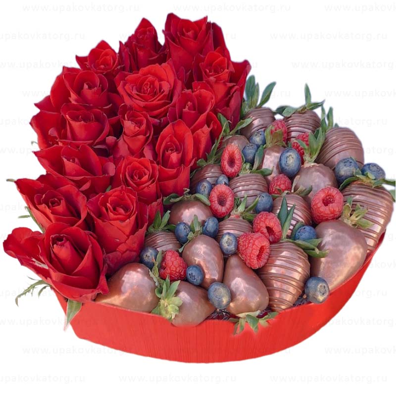 Подарочная коробка сердце с розами и клубникой в шоколаде