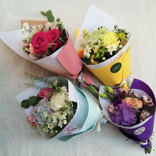 Букеты цветов упакованные в бумагу